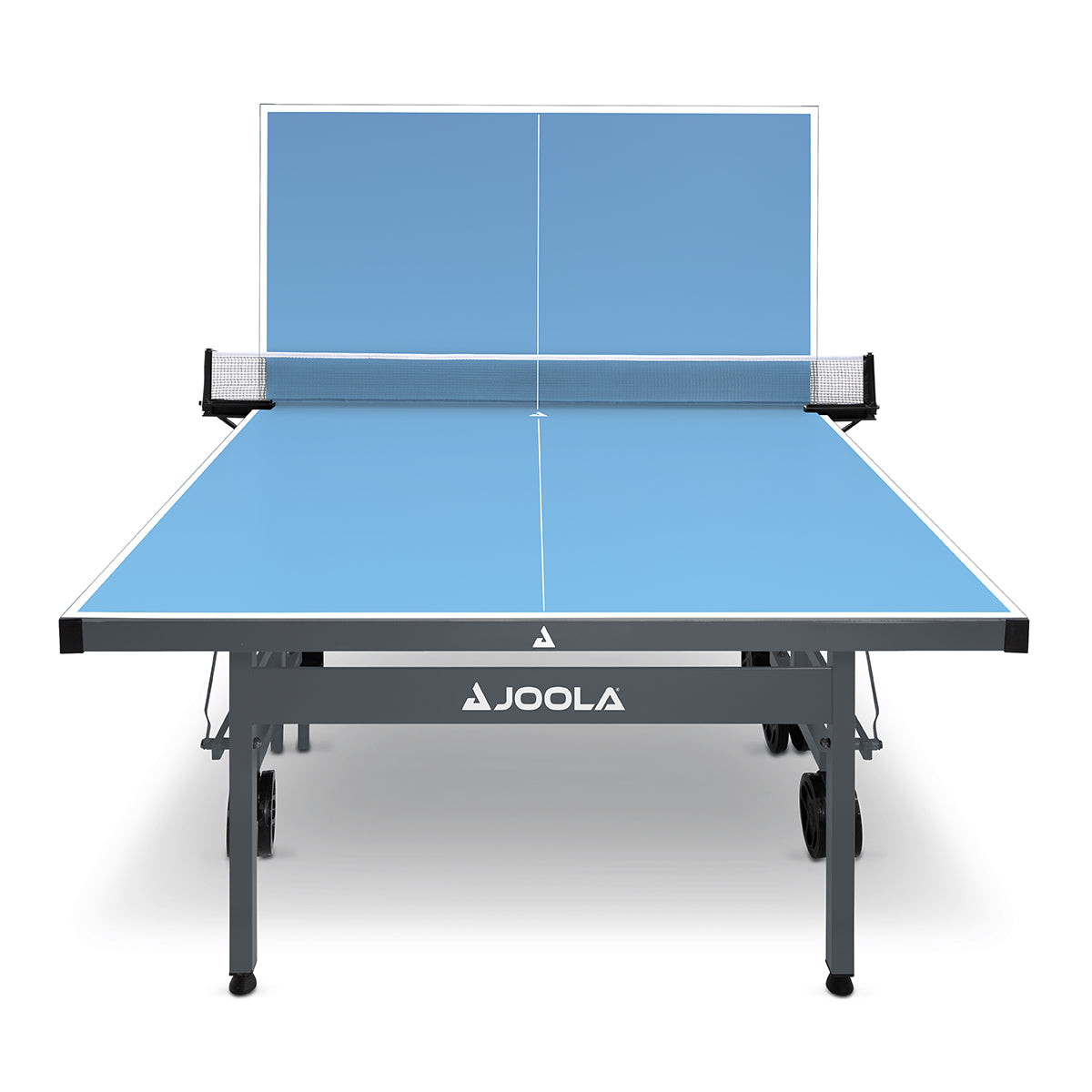 Blauer JOOLA Tischtennistisch mit Netz, frontal aufgenommen.