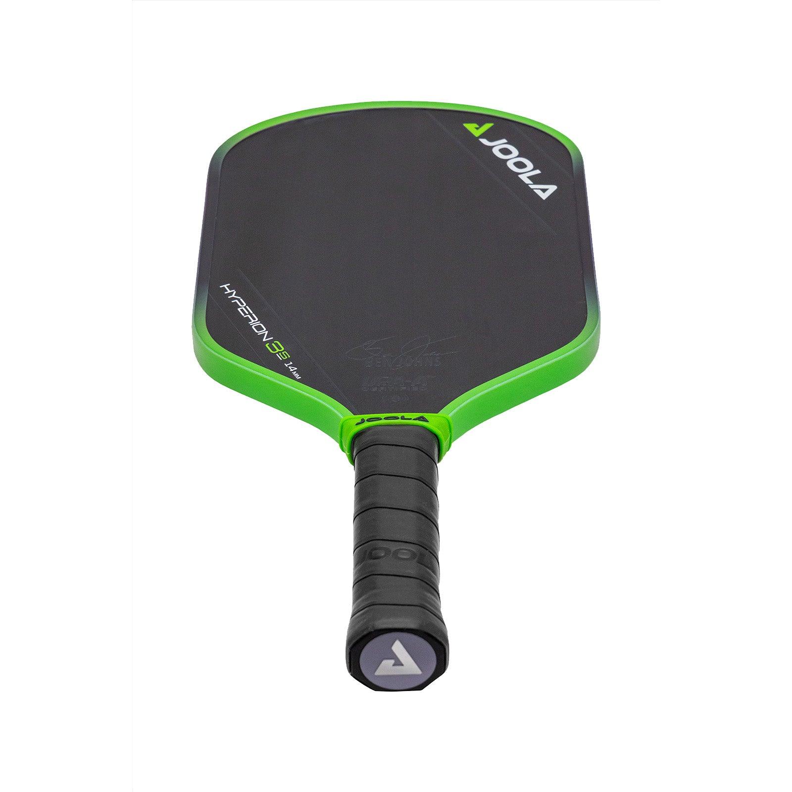 JOOLA Pickleball Schläger Ben Johns Hyperion 3S 14 - Detailaufnahme des Griffbereichs für bessere Kontrolle.