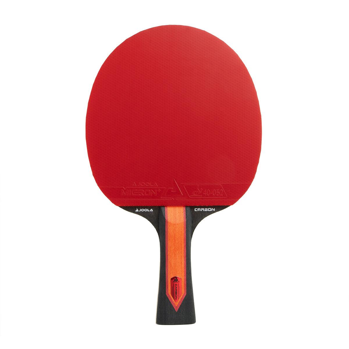 Tischtennisschläger mit rotem Belag und schwarzem Griff mit orangefarbenem Streifen.