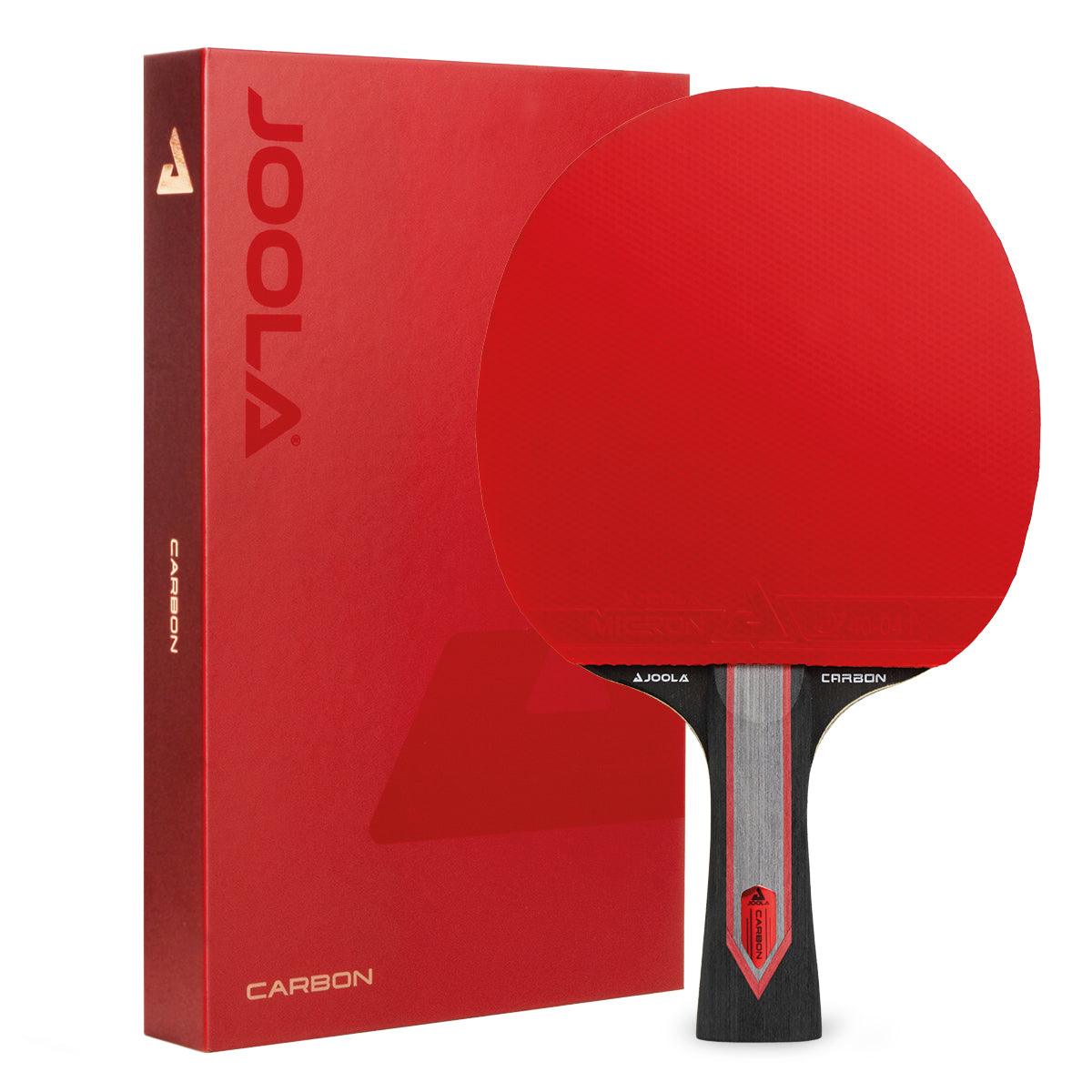 Tischtennisschläger Joola Carbon mit rotem Belag und passender roter Verpackung.