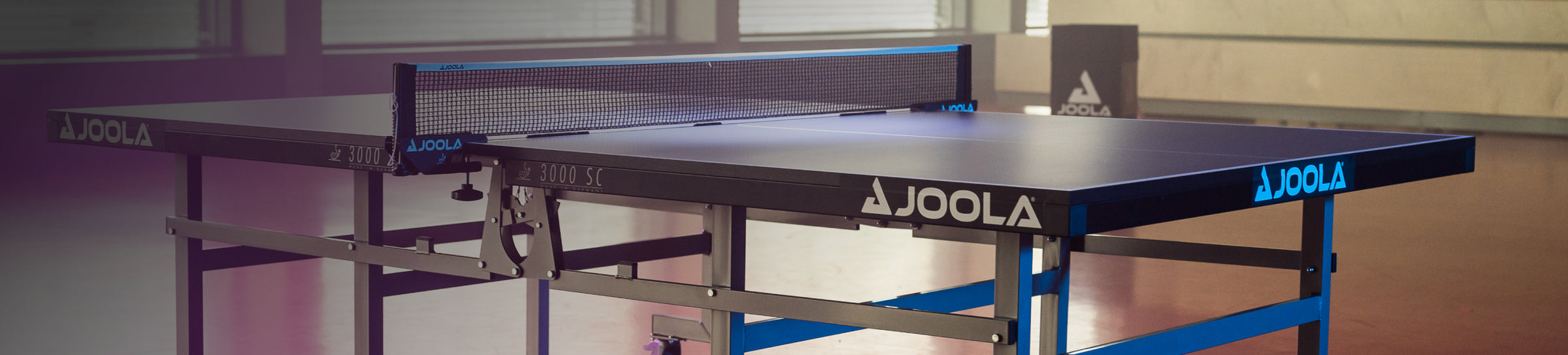 JOOLA 3000 SC Tischtennisplatte mit Netz, klappbar, Indoor, schwarzes Spielfeld, stabile Metallkonstruktion.