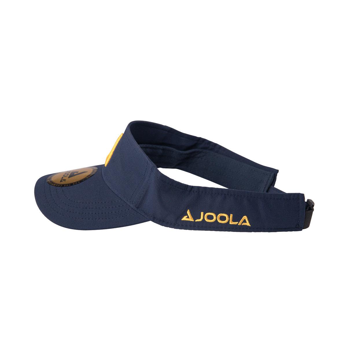 Vorderansicht des JOOLA VISOR-Kappe TRINITY, hebt das elegante Erscheinungsbild hervor.