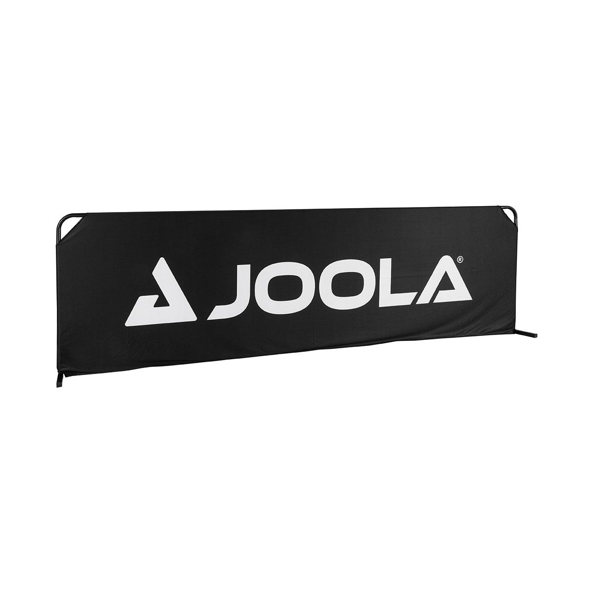 Schwarzer Tischtennis-Absperrzaun mit weißem JOOLA-Logo.