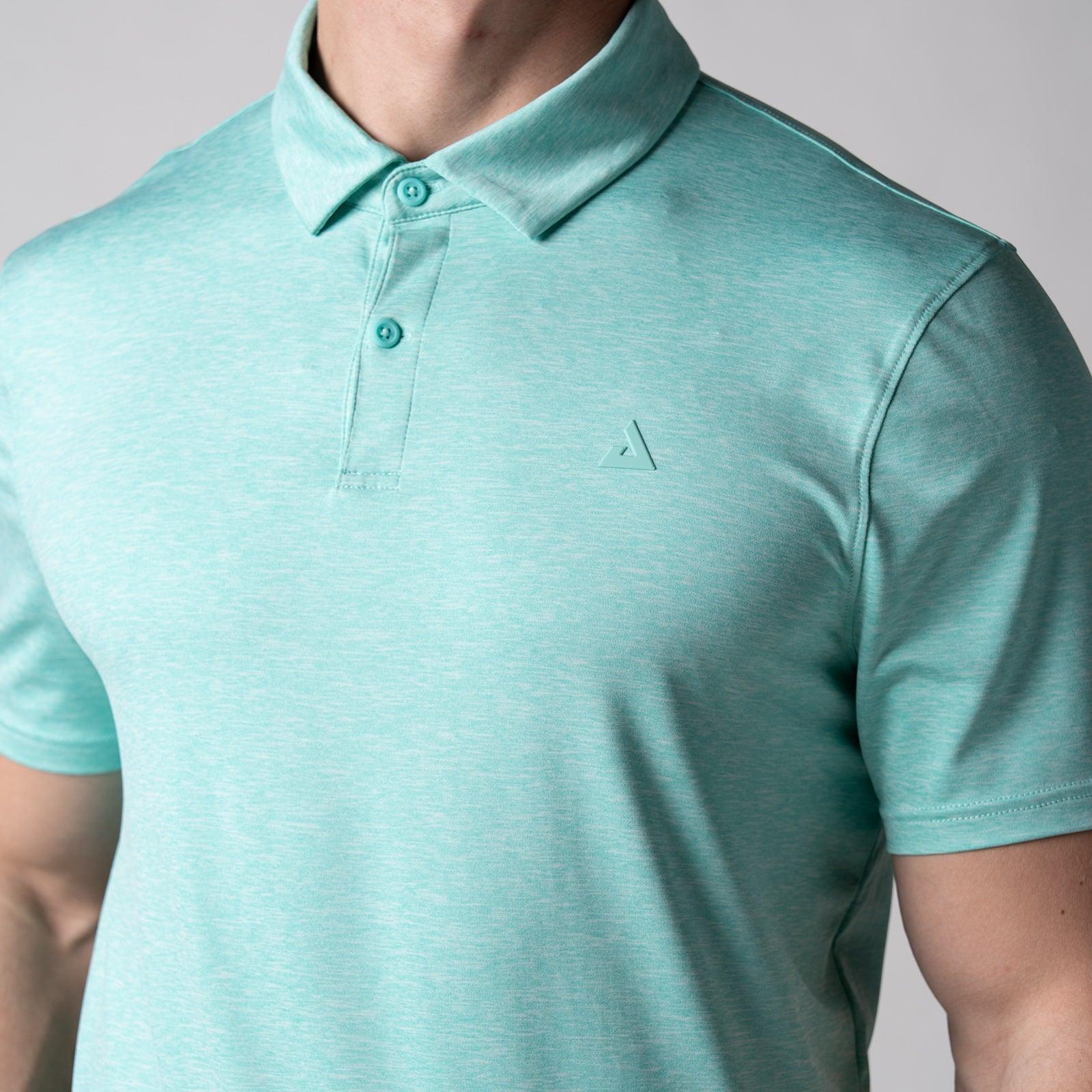 Hellgrünes Herren-Poloshirt mit kurzem Arm und zwei Knöpfen, Nahaufnahme.