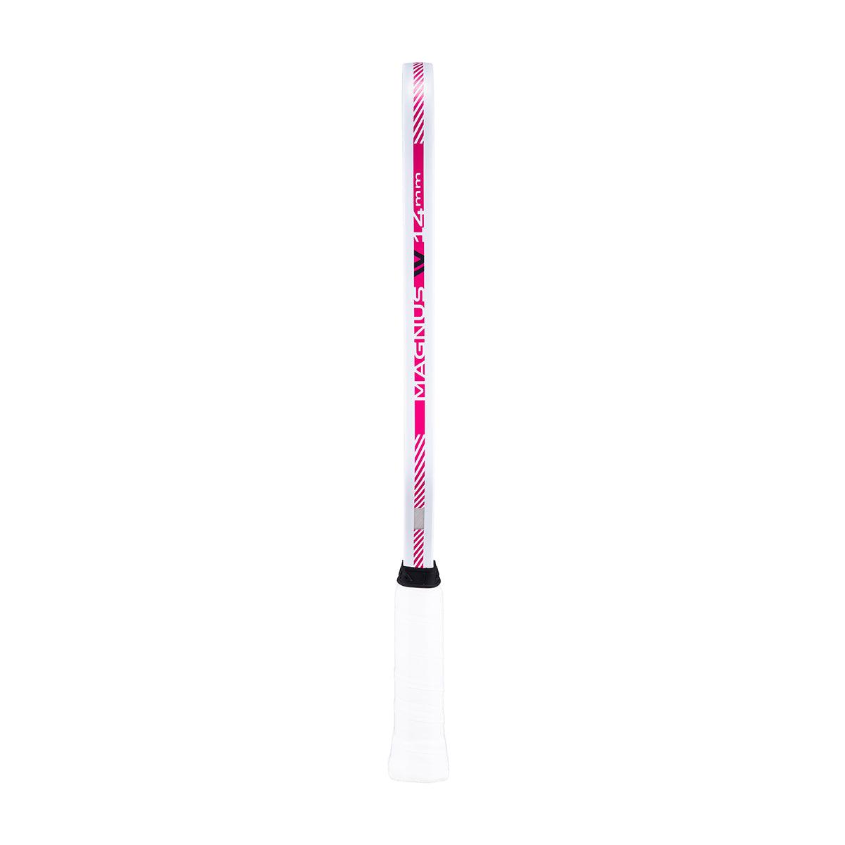 Seitliche Ansicht eines weißen Badmintonschlägers mit pinken Akzenten und weißem Griff.