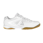Weißer Sportschuh mit grauem Logo und brauner Gummisohle, seitliche Ansicht.