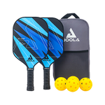 Zwei blaue JOOLA Pickleball-Schläger, drei gelbe Bälle und eine graue Tragetasche mit Logo.